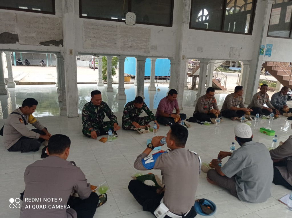 Musyawarah dengan TNI POLRI di Gampong Ceumpeudak